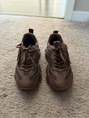 Steve Madden Women's Brown Chunky Athletic Sneakers